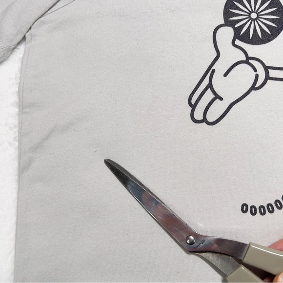 Mickey Mouse Fitted Tee Shirt Mens L Day of the Dead Themed ☠️ Off White - Picture 8 of 13